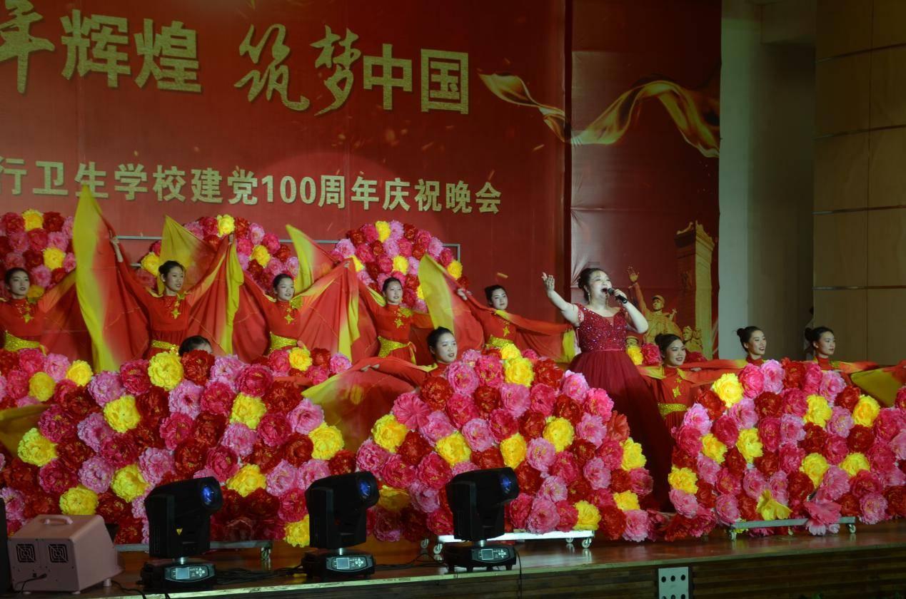 摩娜的时尚装扮