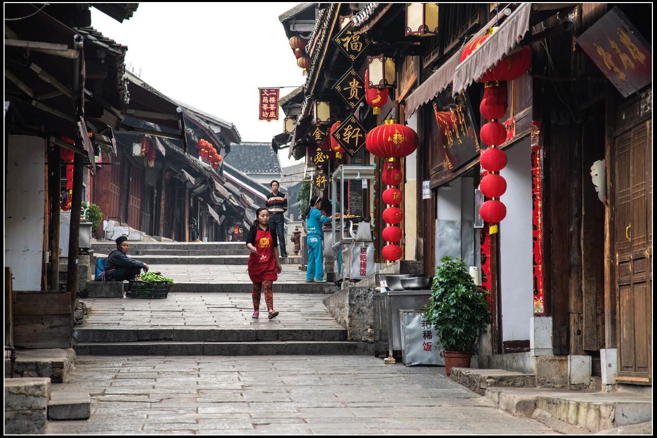 逃离破旧弃城